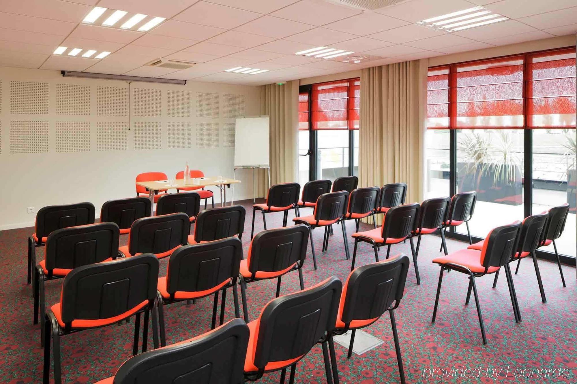Hotel Ibis Guingamp Coeur De Bretagne Ploumagoar Perniagaan gambar