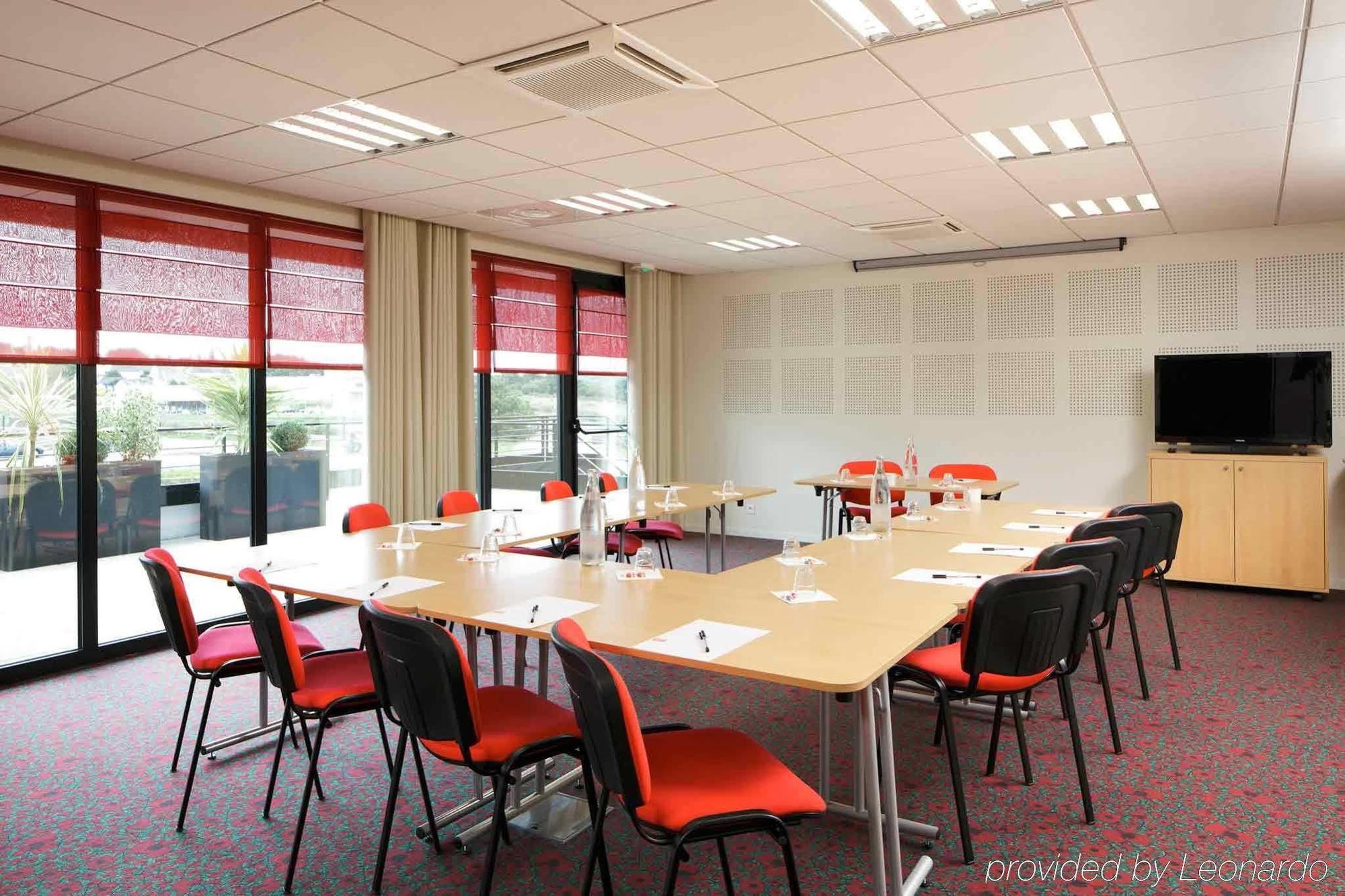 Hotel Ibis Guingamp Coeur De Bretagne Ploumagoar Perniagaan gambar