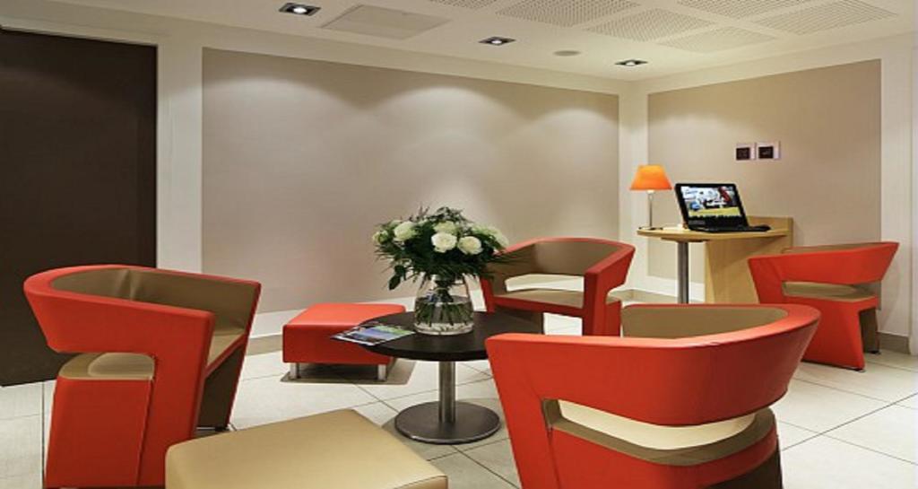 Hotel Ibis Guingamp Coeur De Bretagne Ploumagoar Dalaman gambar